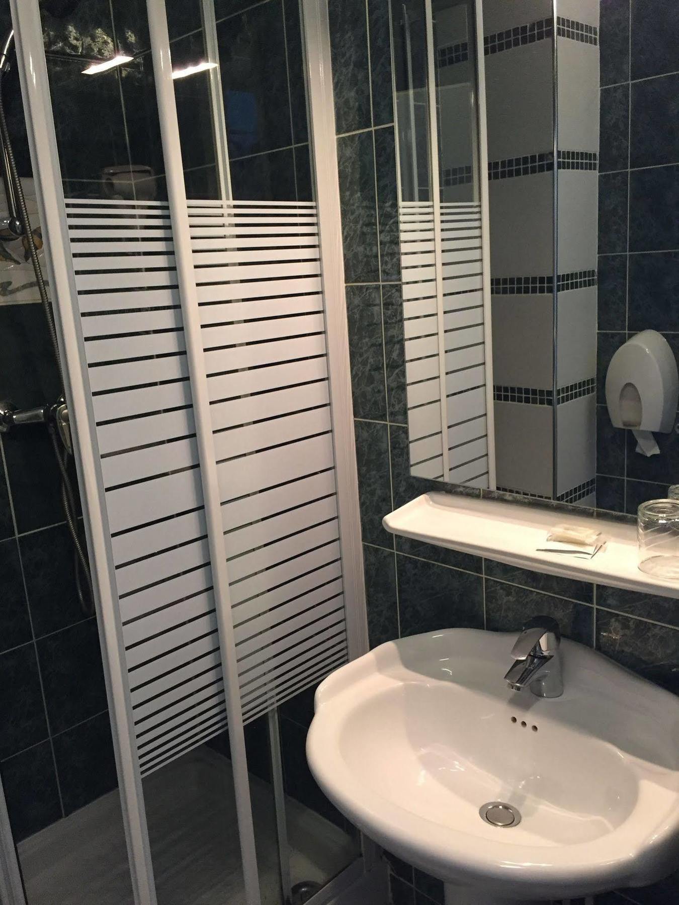 Hotel Andre Gill Paris Eksteriør bilde